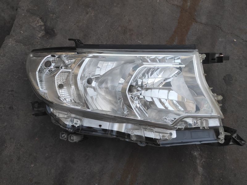 Land cruiser б\у правая сторона фара Land cruiser б\у правая сторона фара