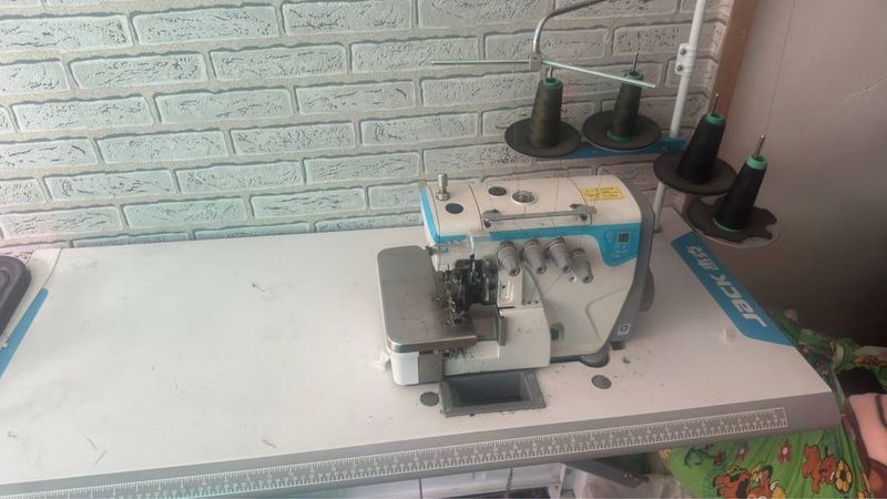 Averlog bilan ish tikadigan moshinda sotiladi Averlog bilan ish tikadigan moshinda sotiladi