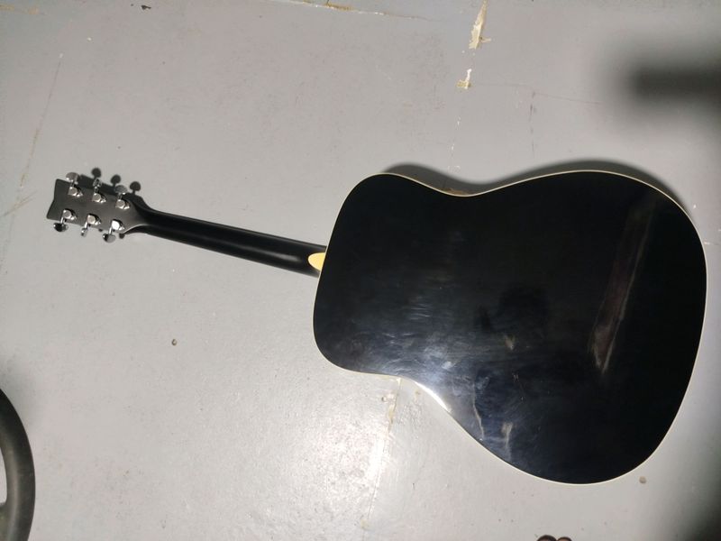 Yamaha F370 gitarasi, deyarli yangi
