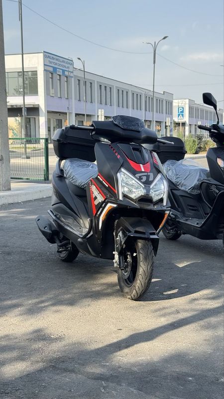 Skuter 150cc italian design Skuter 150cc italian design