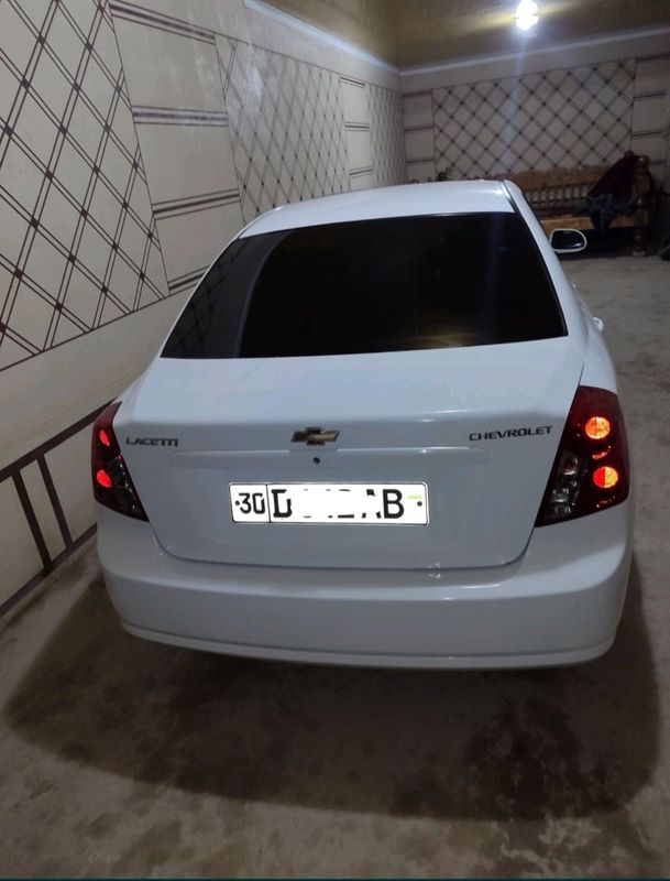Lacetti 1.8 sotiladi Lacetti 1.8 sotiladi