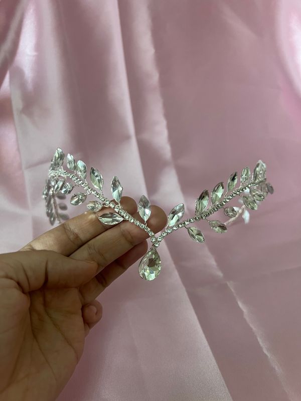 Diadema kelinlar va qizlar uchun Diadema kelinlar va qizlar uchun