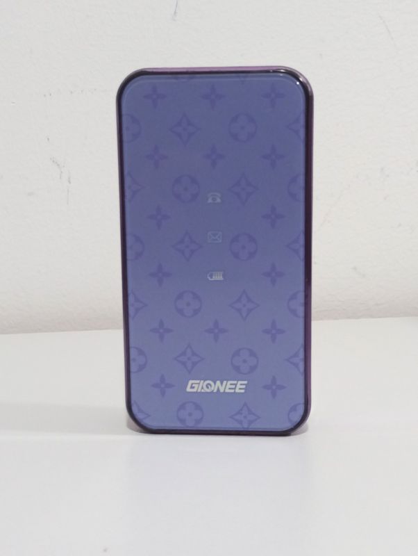 Gionee flipp 14pro 3ta sim karta va 1ta fleshkarta