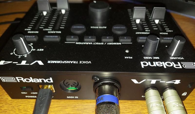 Roland VT-4 звуковая карта высокого класса с процессором эффектов Roland VT-4 звуковая карта высокого класса с процессором эффектов