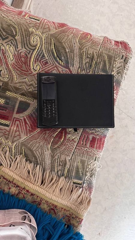Vertu signature zor sastayanya Vertu signature zor sastayanya