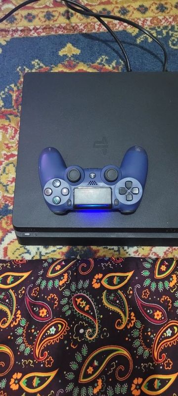 PlayStation 4 slim PlayStation 4 slim