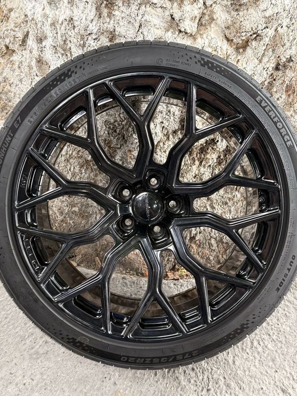 Vossen 275/35 R20 Vossen 275/35 R20