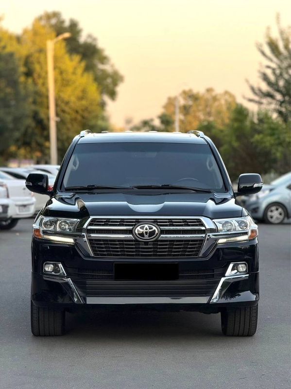 Toyota Land Cruiser 200 4.6 L Toyota Land Cruiser 200 4.6 L