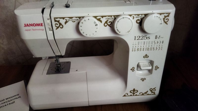 Продаётся швейная машинка Janome 1225