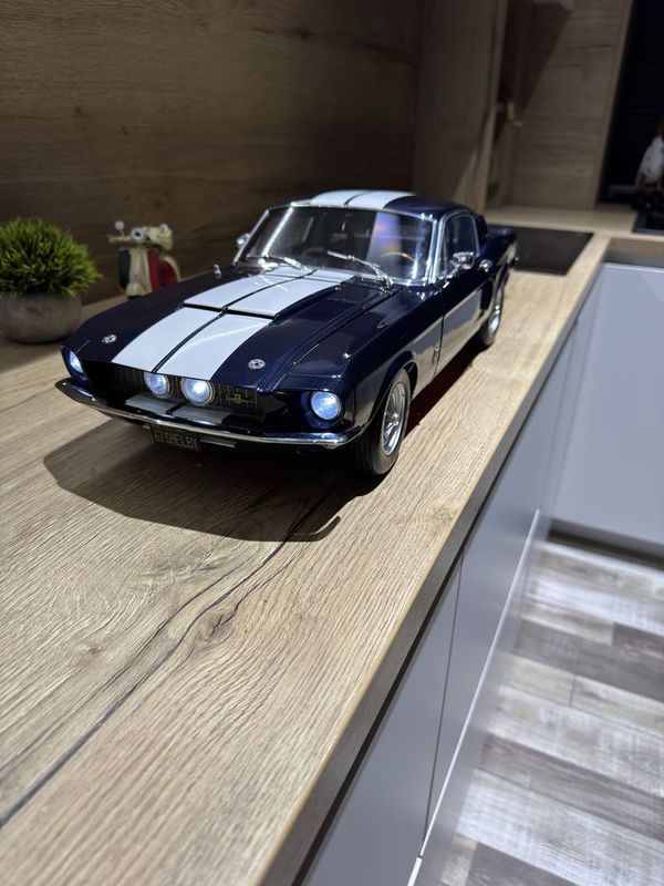 Ford Mustang Shelby GT-500 1:8 модель Ford Mustang Shelby GT-500 1:8 модель