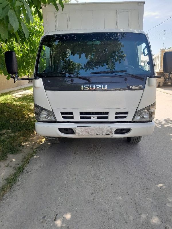 Isuzu sotladi 25000$ Isuzu sotladi 25000$