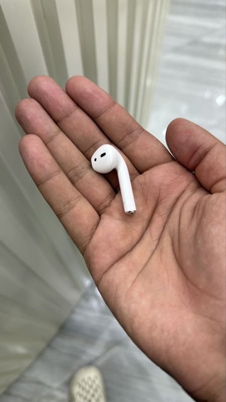 Airpods 2.1 правое ухо оригинал Airpods 2.1 правое ухо оригинал