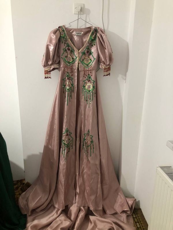ансамбь 150$ шарф и жулетта дупписи билан база бор