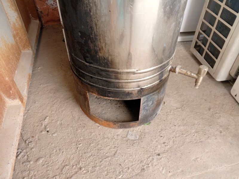 Samovar srochni sotiladi holati yaxshi zanglamaydigan material Samovar srochni sotiladi holati yaxshi zanglamaydigan material