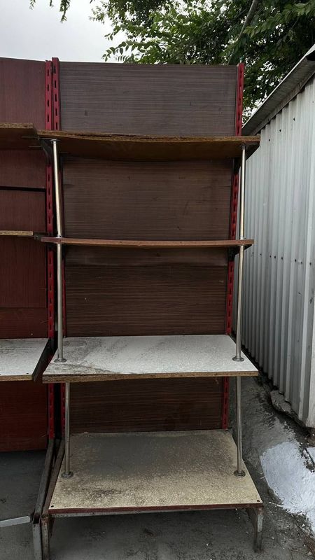 Dukon Vetrina b/u Dukon Vetrina b/u