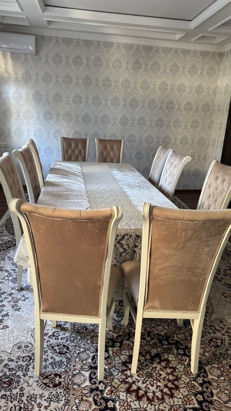 Stol stul sotiladi pachti yengi 12 ta stuli bor Stol stul sotiladi pachti yengi 12 ta stuli bor