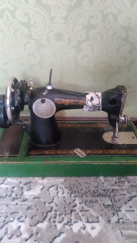 Швейная машина продаю Швейная машина продаю