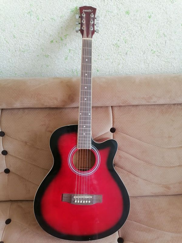 Gitara qizil yengi