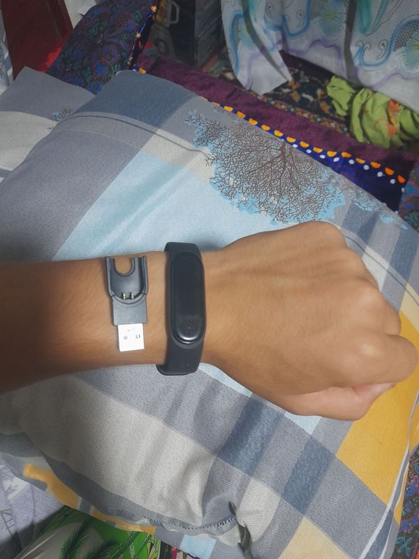 Smart watch & telefonga boĝlanadi Smart watch & telefonga boĝlanadi