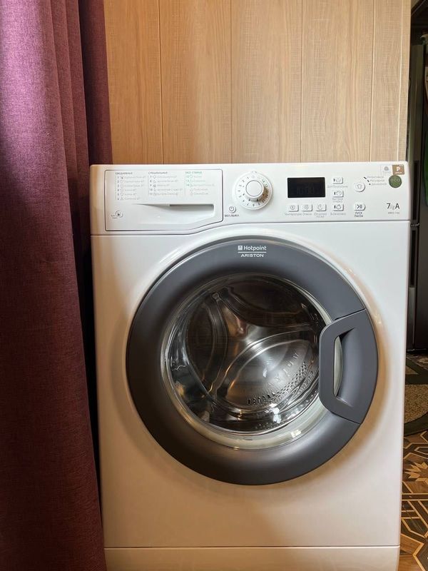 Продам стиральную машинку Hotpoint ARISTON Продам стиральную машинку Hotpoint ARISTON