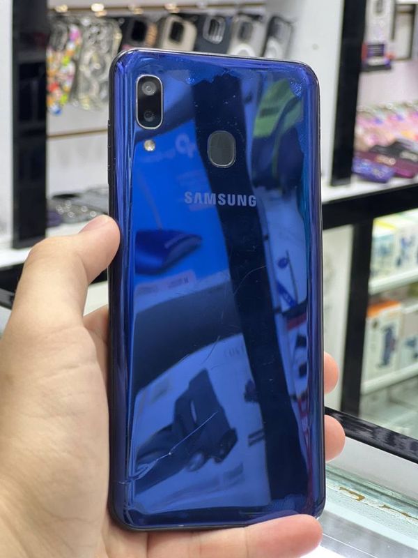 Samsung A20 sotiladi Samsung A20 sotiladi