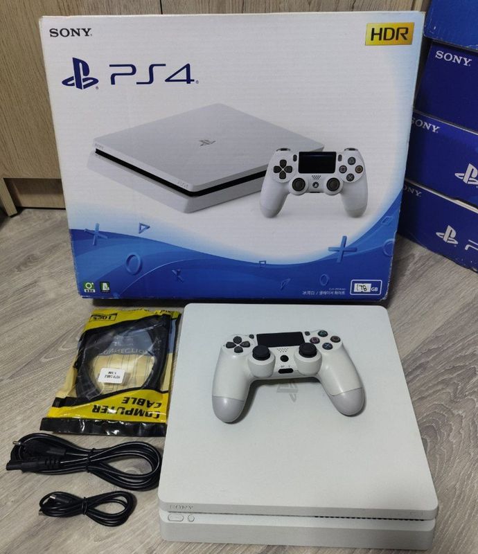 Playstation 4 slim - 500 GB с топ играми идеальный Playstation 4 slim - 500 GB с топ играми идеальный