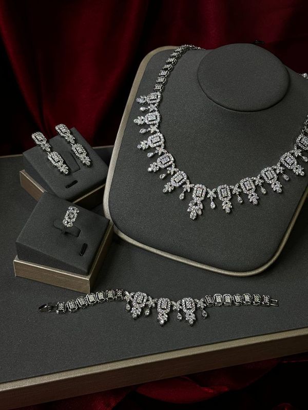 Luks kachestvada bujiteriya kamplekt Luks kachestvada bujiteriya kamplekt