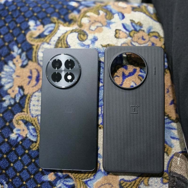 One plus Ace 5. 12/256 gb ideal