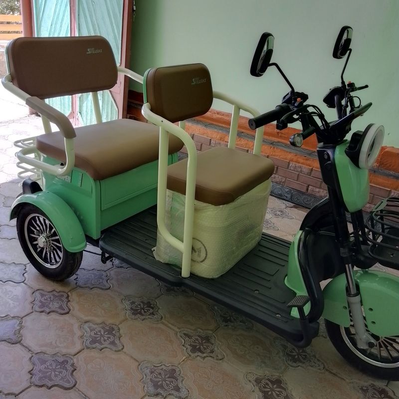 Skuter 3 kishilik 300 kg gacha kotaradi