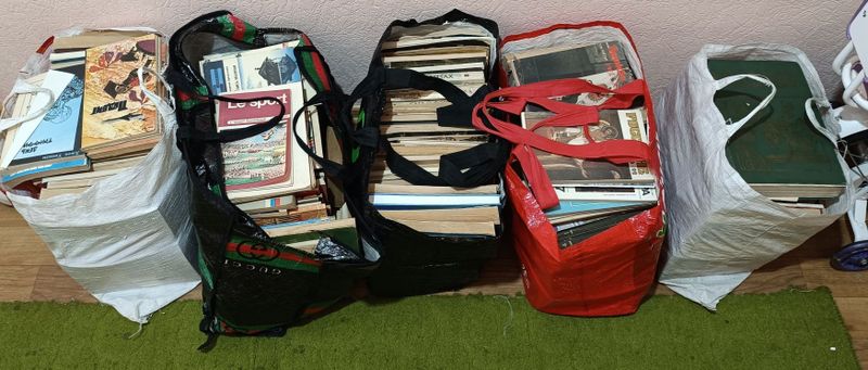 Продам пять сумок книг. Отличные книги. На русском языке, и словари Продам пять сумок книг. Отличные книги. На русском языке, и словари