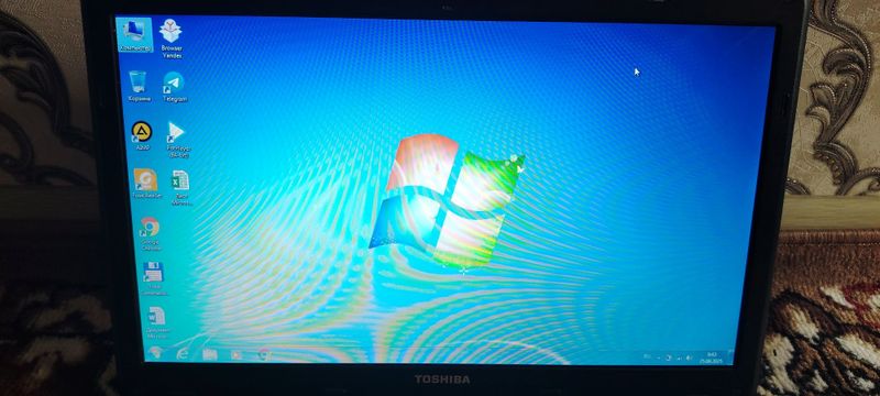 Toshiba noutbuk sotiladi Toshiba noutbuk sotiladi