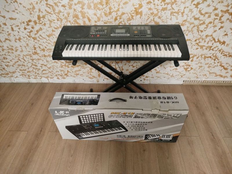 синтезатор МК 812