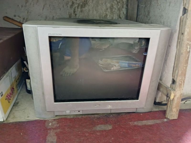 Televizor sotiladi 200 ming soʻm tuner qoʻshib beriladi Televizor sotiladi 200 ming soʻm tuner qoʻshib beriladi