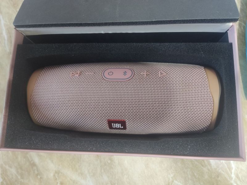 Jbl charge 4 незаряжается