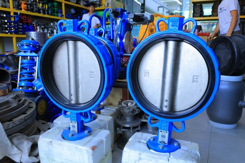 Затворы дисковые поворотные с редуктором D371 DN200 PN16 Затворы дисковые поворотные с редуктором D371 DN200 PN16
