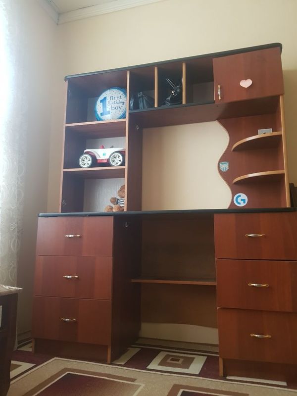 Kompyuterni stol Kompyuterni stol
