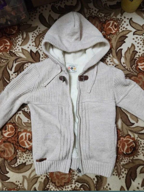 Продам тёплую кофту б/у.На возраст 4,5 лет Продам тёплую кофту б/у.На возраст 4,5 лет