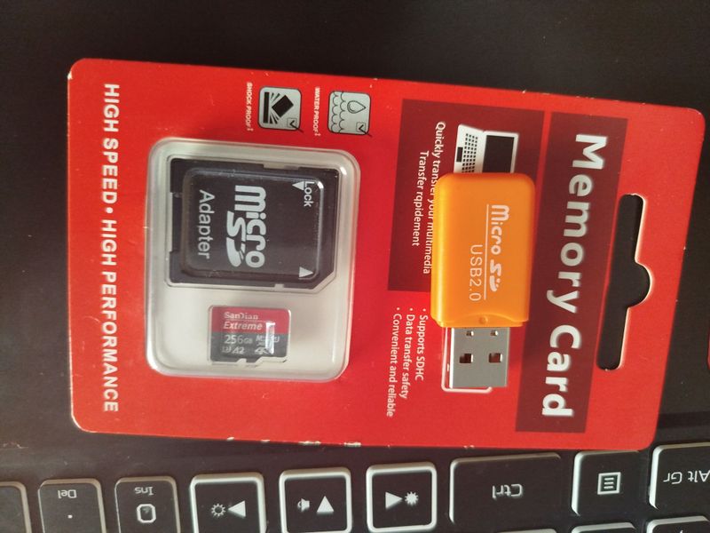 Fleshka 256 CD karta Fleshka 256 CD karta