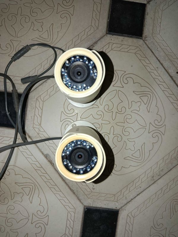 Hikvision Kuzatuv kameralari. Holati zoʻr Hikvision Kuzatuv kameralari. Holati zoʻr