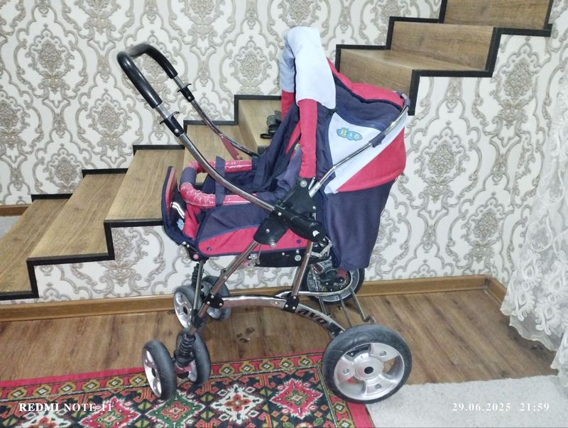 Продаётся детская коляска Продаётся детская коляска