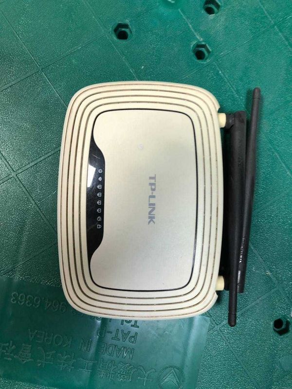 Продаётся TP-LINK Switch 8 портов 100мб. и Wifi Роутер TP-LINK Продаётся TP-LINK Switch 8 портов 100мб. и Wifi Роутер TP-LINK