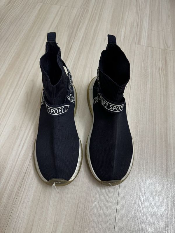 Женские спортивные кроссовки Женские спортивные кроссовки