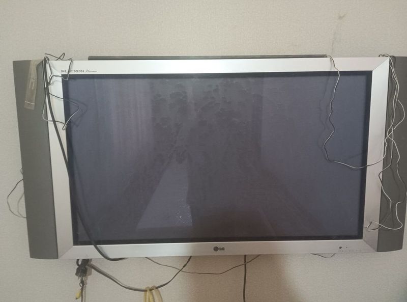 Lg televozir srochna sotiladi