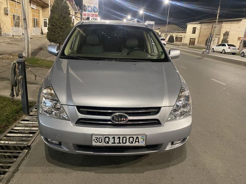 Kia carneval сотилади