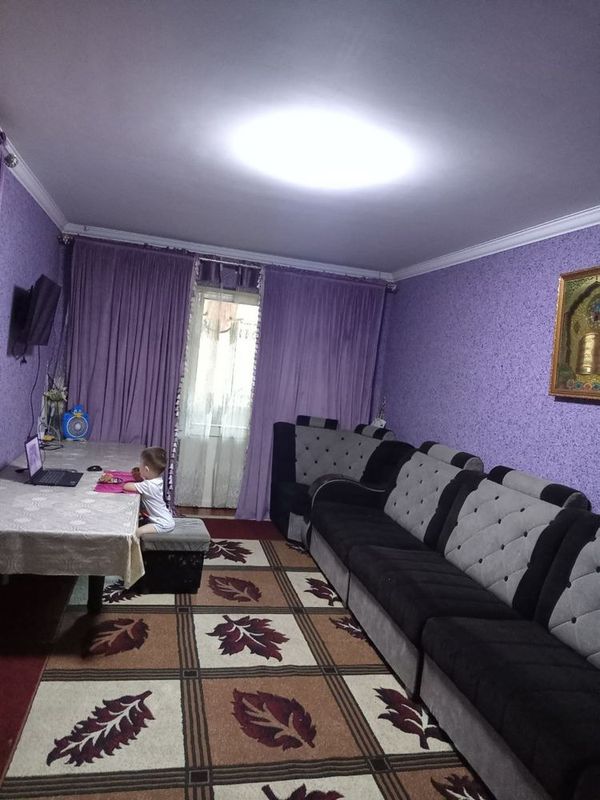 Қиргули, Шарқ мехмонхонаси ёнида жойлашган, йўл бўйидаги, 1 - қават уй Қиргули, Шарқ мехмонхонаси ёнида жойлашган, йўл бўйидаги, 1 - қават уй