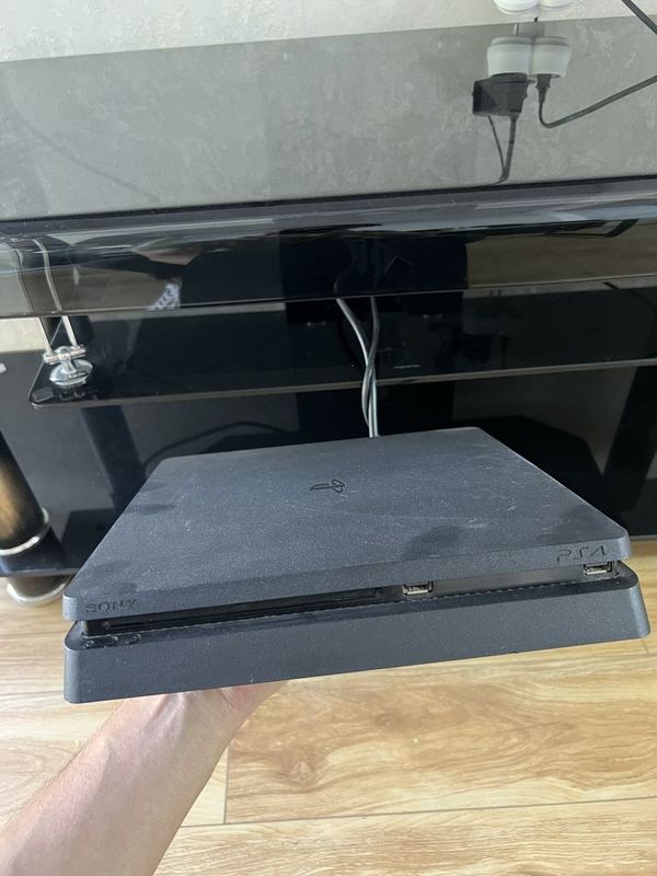 Playstation 4 Slim 1TB Xolati ideal Srochno sotiladi Playstation 4 Slim 1TB Xolati ideal Srochno sotiladi