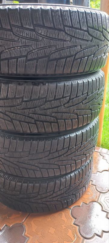 Продаётся зимние шины Kumxo R17 235 55 Продаётся зимние шины Kumxo R17 235 55