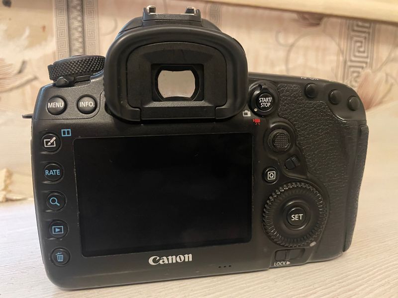 Canon D5 mark 4 foto kamera xolati yaxshi Canon D5 mark 4 foto kamera xolati yaxshi