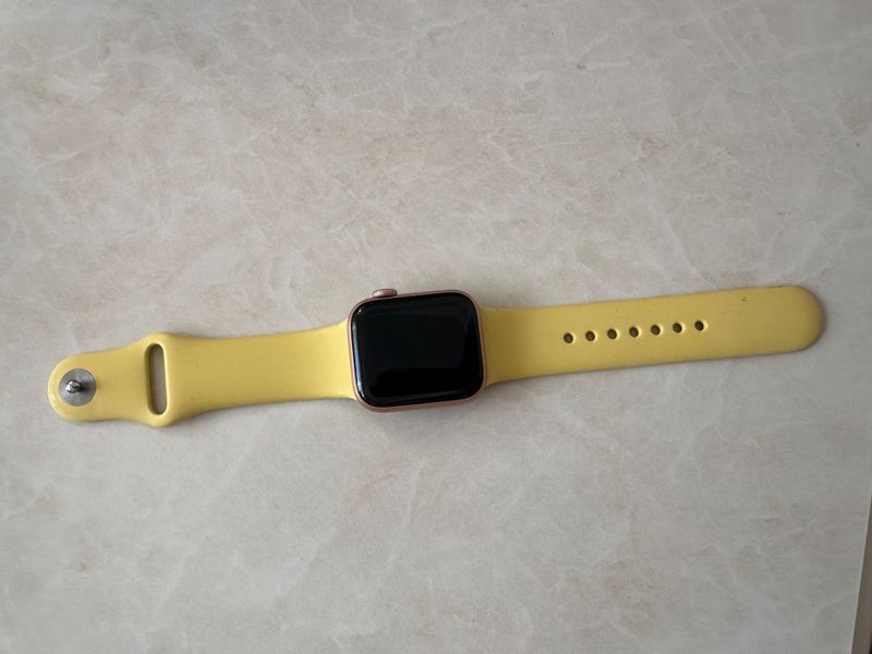 Продам Iwatch series 4 44mm USA Продам Iwatch series 4 44mm USA