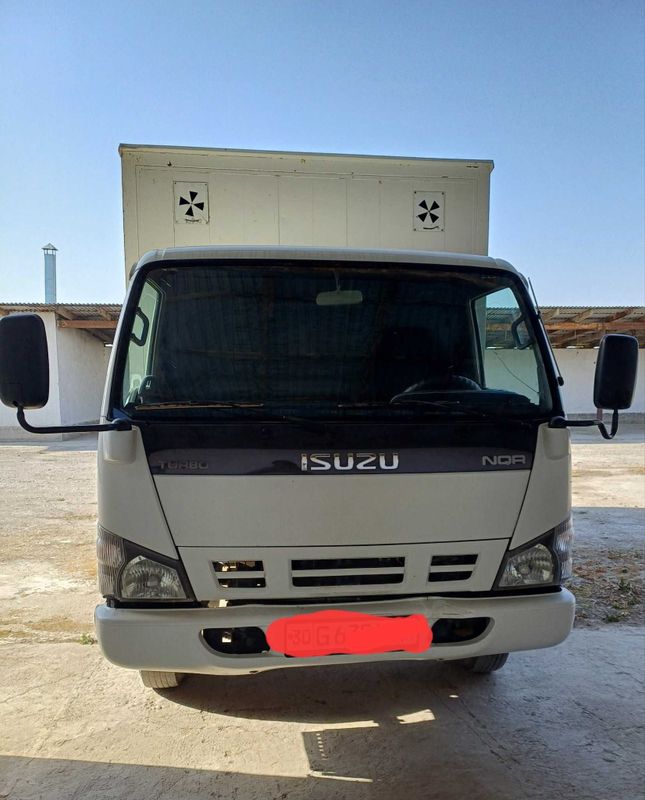 Исузу фургон NQR71PL Исузу фургон NQR71PL